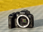 Canon EOS R10 Mirrorless Camera with 18-45mm Lens